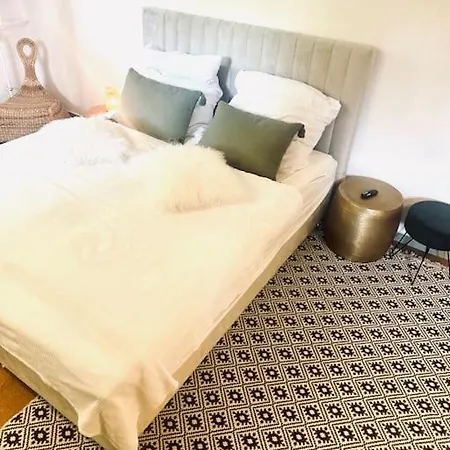 Apartman Privatzimmer, Geteiltes Bad Und Toilette Würzburg