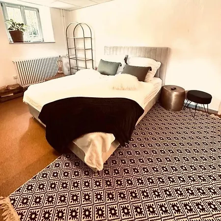 Privatzimmer, Geteiltes Bad Und Toilette Appartamento *
