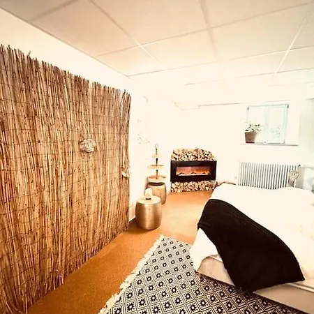 Privatzimmer, Geteiltes Bad Und Toilette * Würzburg